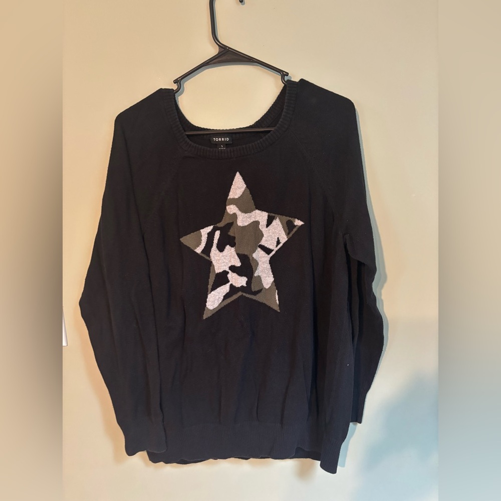 Torrid Black and Green Crew Neck Sweater
